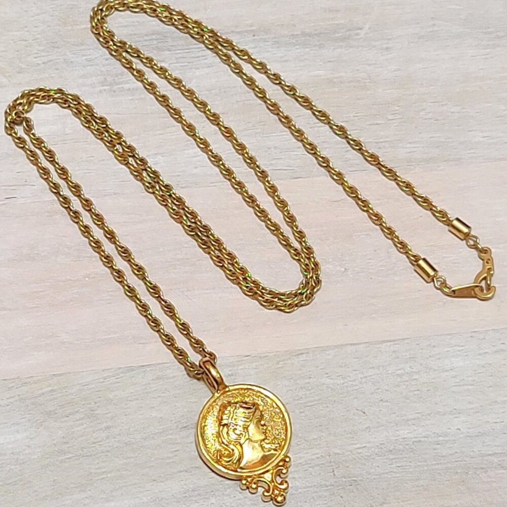 Vintage cameo pendant necklace, goldtone 1970's - Picture 2 of 3
